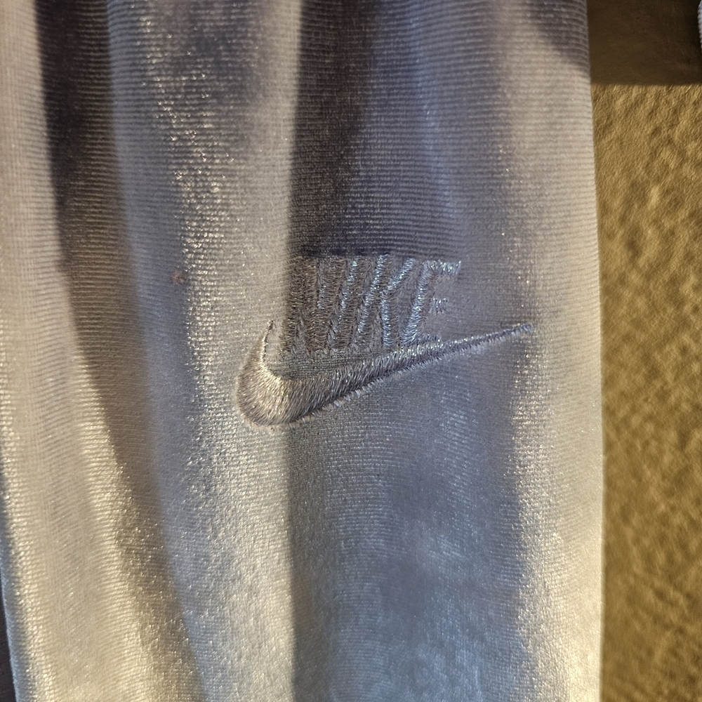 Nike Kids Velor Jogger Set in Soft Blue and White - Picture 5 of 12